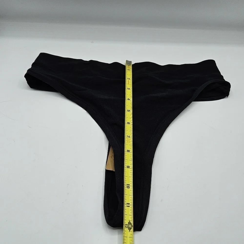 NWT Skims Pn-thong onyx size 2x
